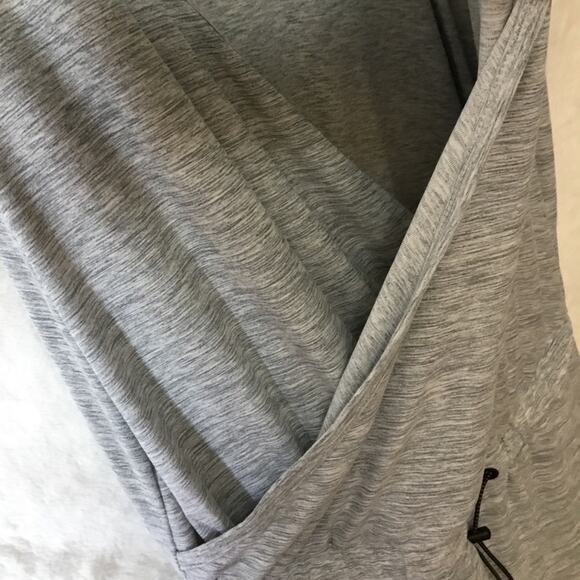 Old Navy Breathe On Gray Cross-Front V-Neck Romper - Picture 4 of 12